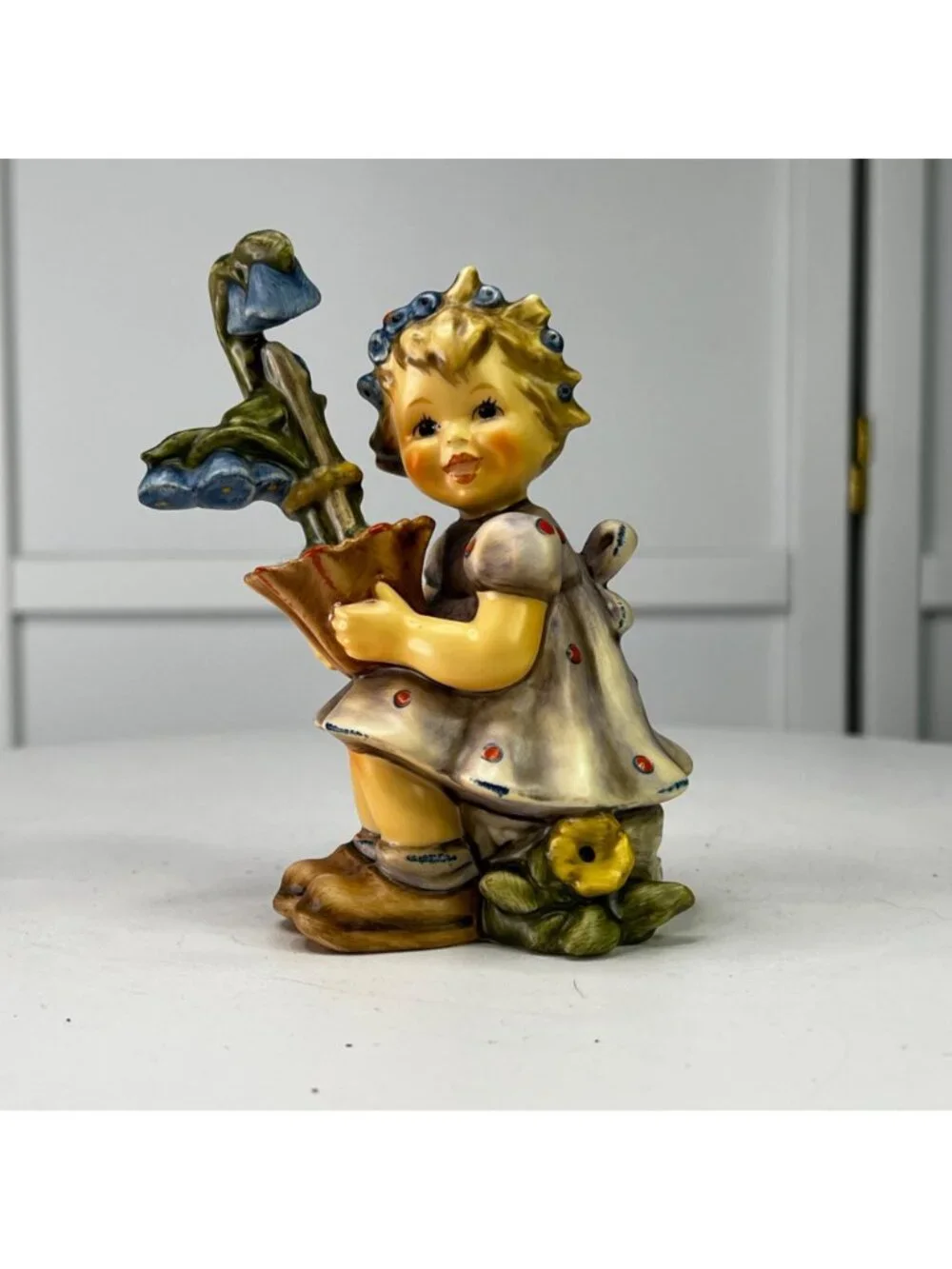 Goebel Hummel Garden Gift Vintage Figurine 619 TMK 8 First Issue From 2004
